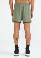 Kurze Herrenshorts mit Bermuda