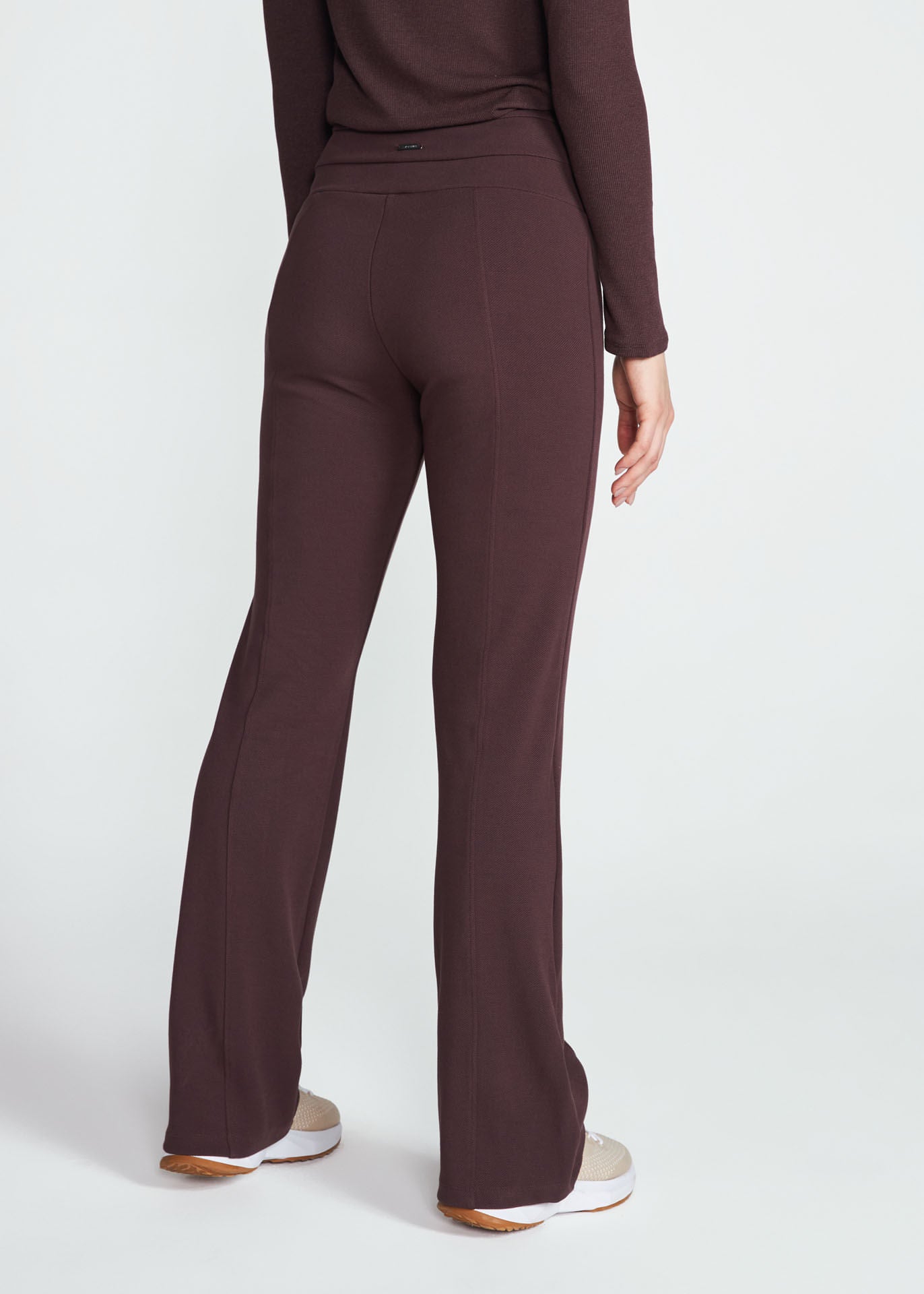 Calça Mulher Básica Recortes