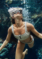 Top de bikini corto con textura Astros
