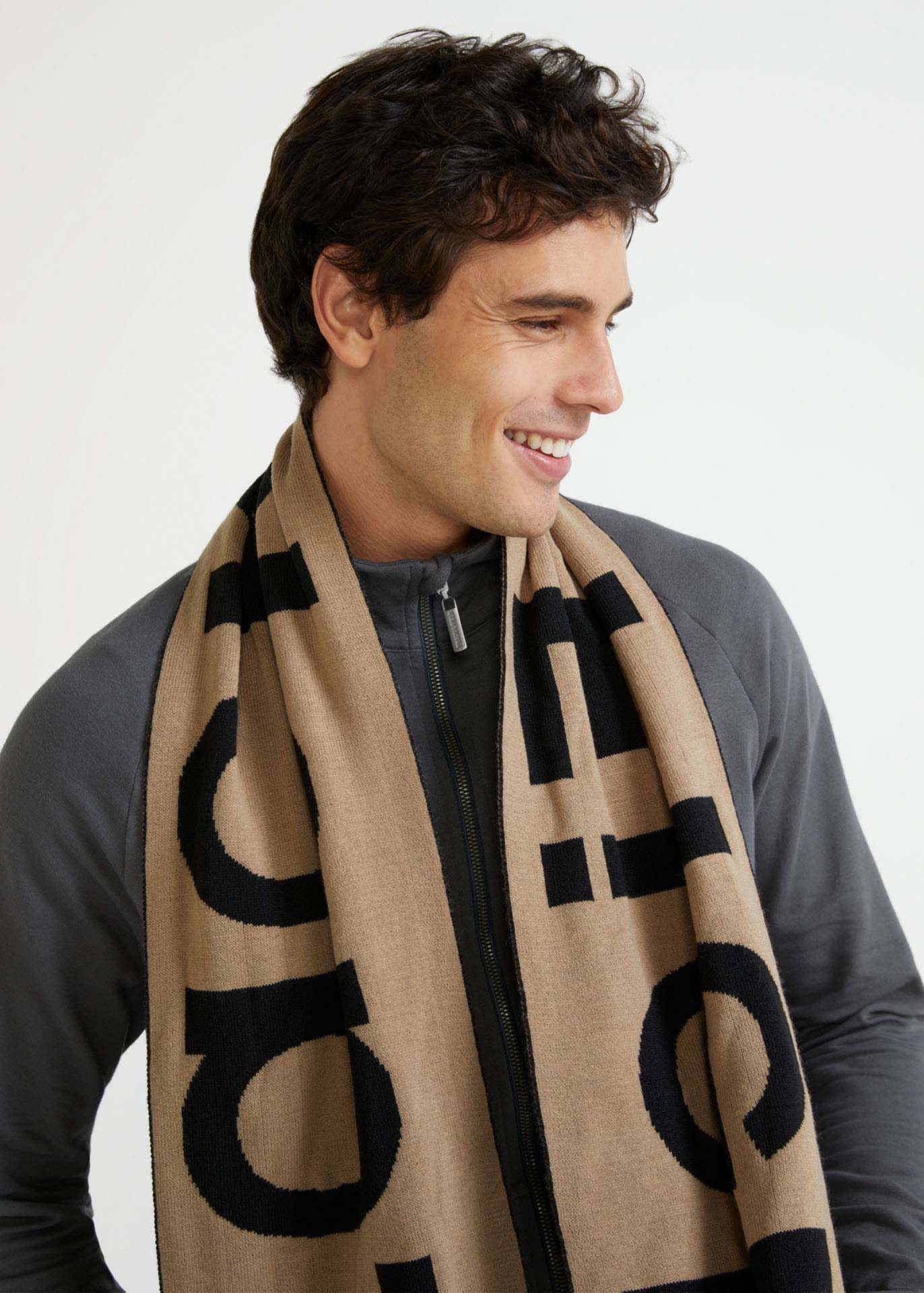 Bufanda con logo en jacquard