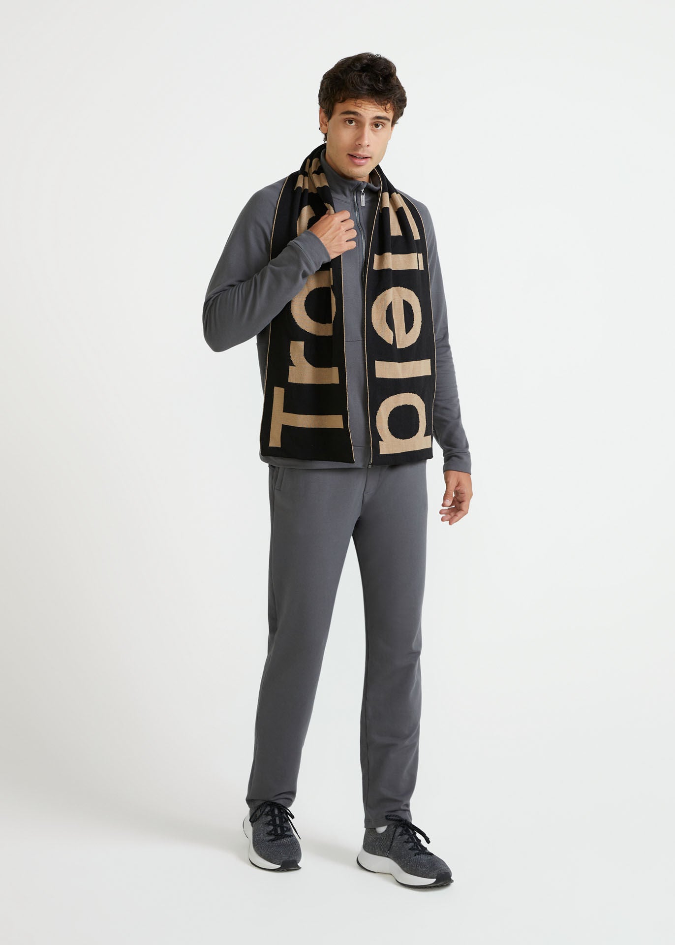 Bufanda con logo en jacquard