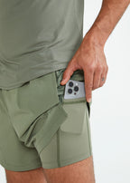 Kurze Herrenshorts mit Bermuda