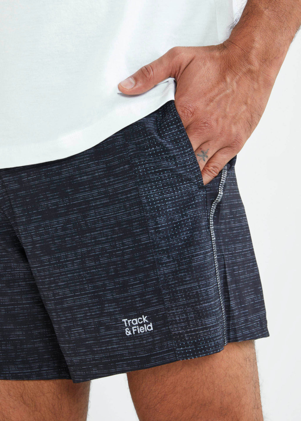 Pantalones cortos cortos para hombre con guiones impresos con láser