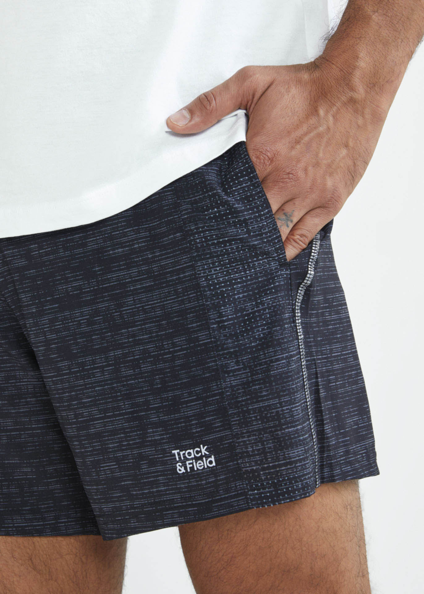 Pantalones cortos cortos para hombre con guiones impresos con láser