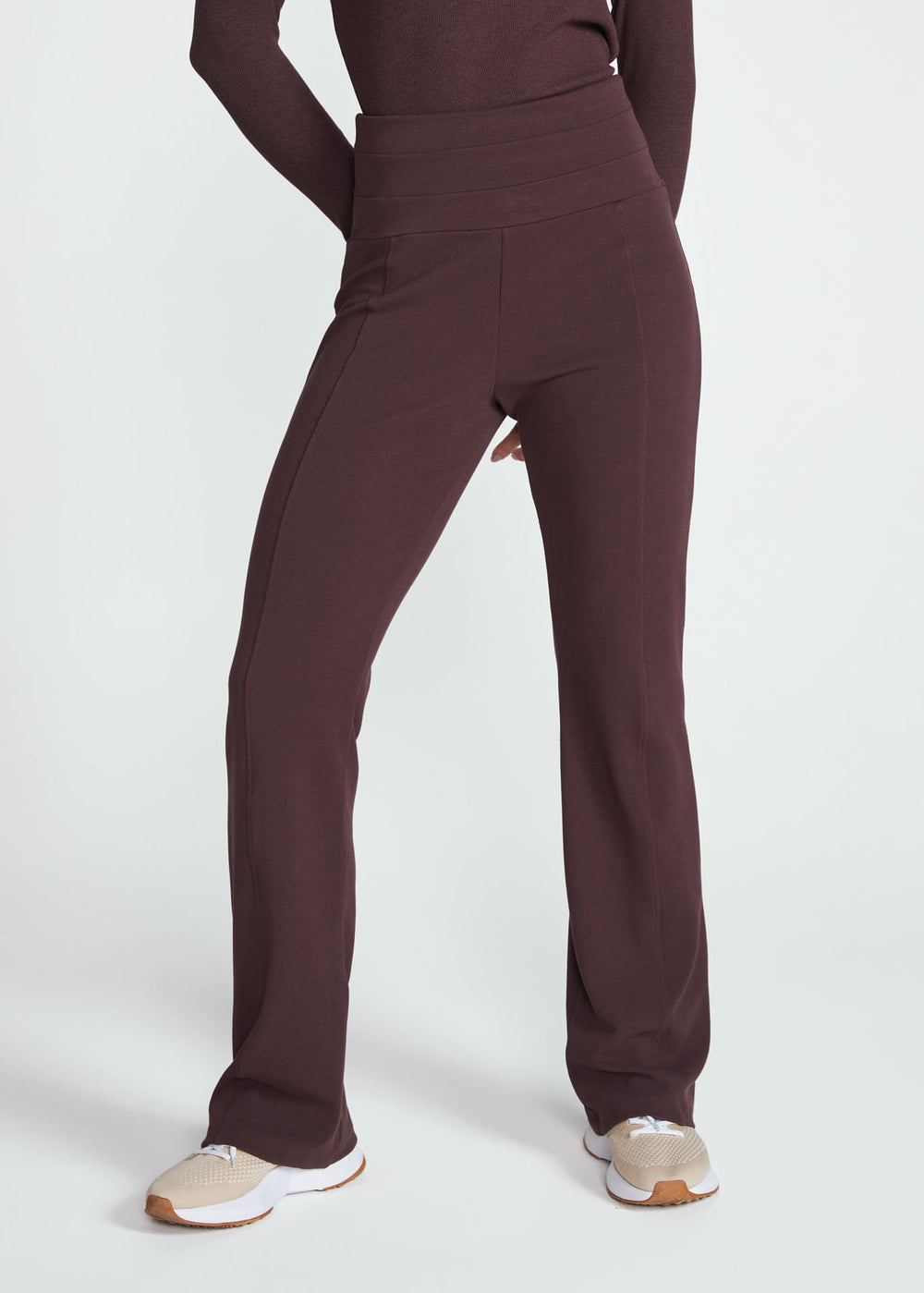 Calça Mulher Básica Recortes