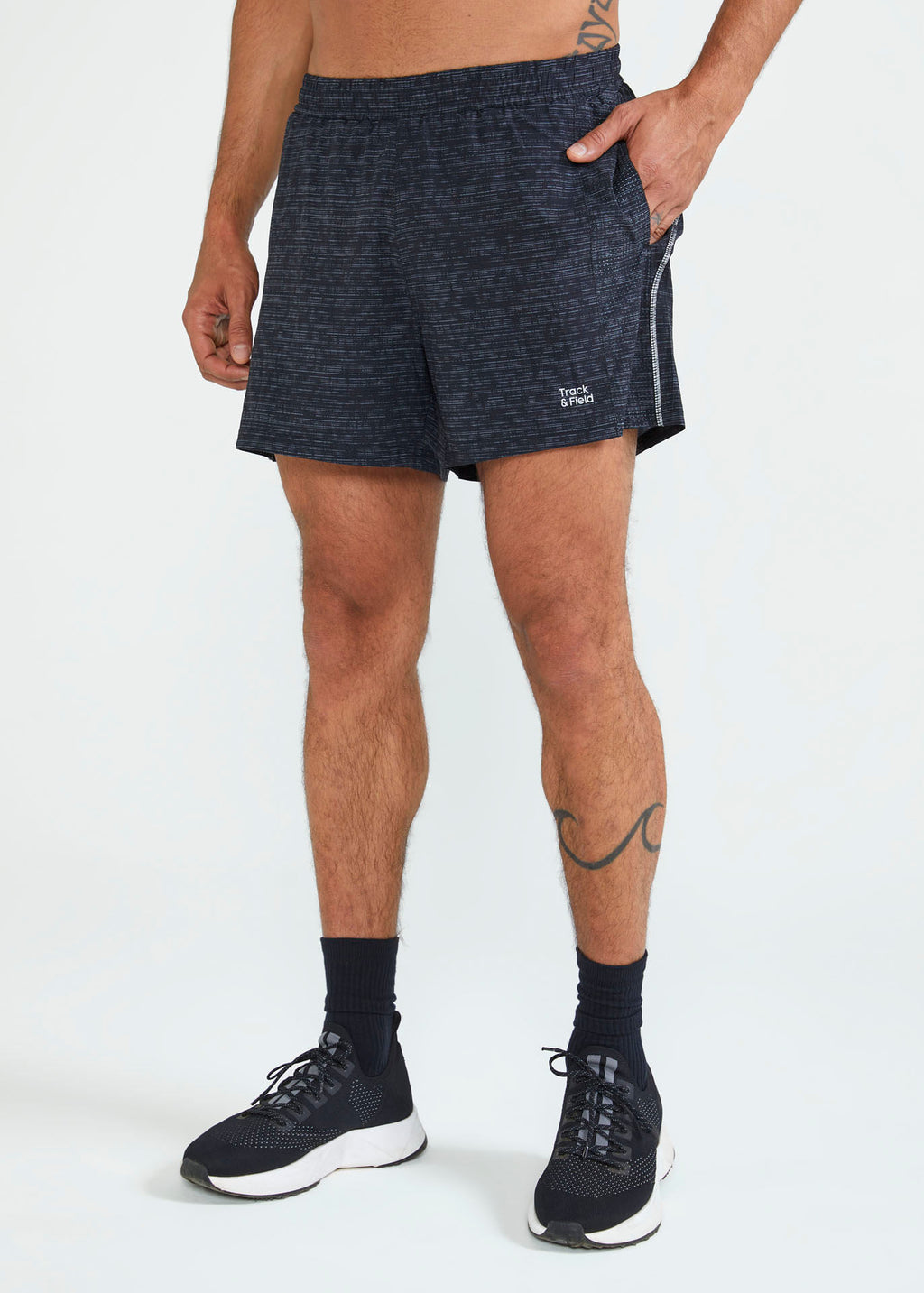 Pantalones cortos cortos para hombre con guiones impresos con láser