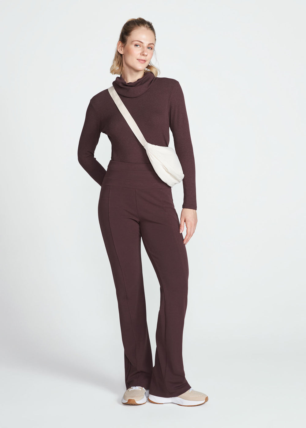 Calça Mulher Básica Recortes