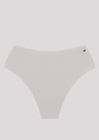 Un classique un jour, un classique toujours ! Le bas de bikini taille haute est un modèle polyvalent et très agréable à porter.  Caractéristiques :
Bas de bikini taille haute;
Emmanchures accentuées en tissu côtelé.
