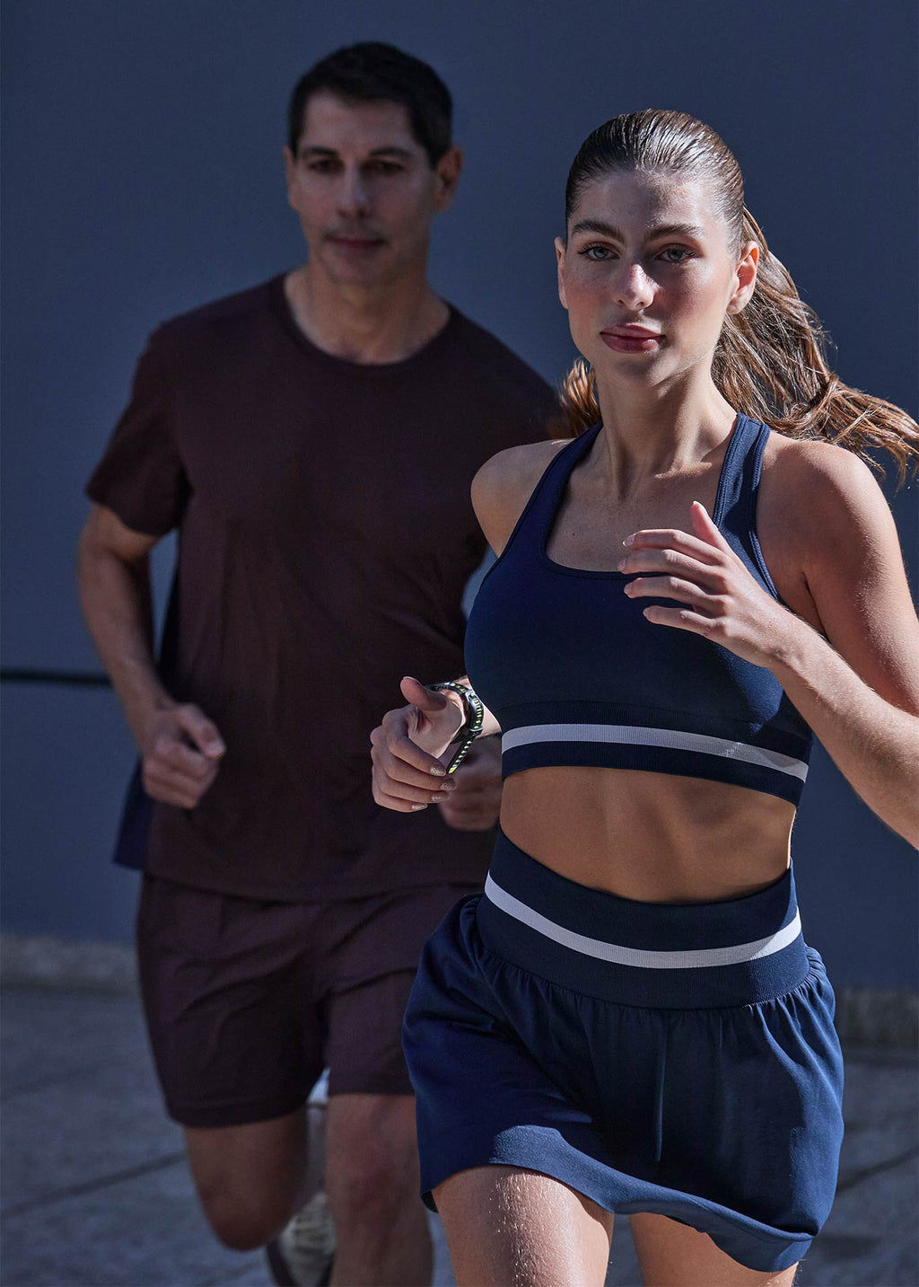 Top deportivo de piel para mujer