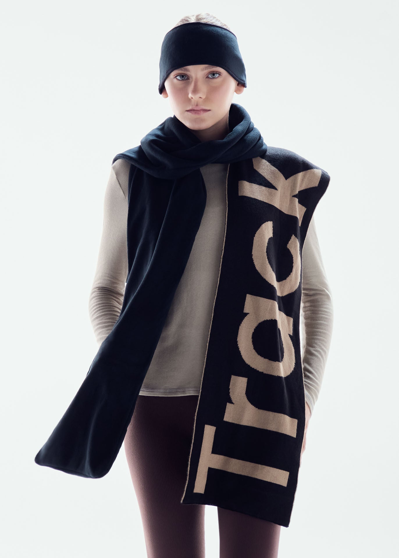 Bufanda con logo en jacquard