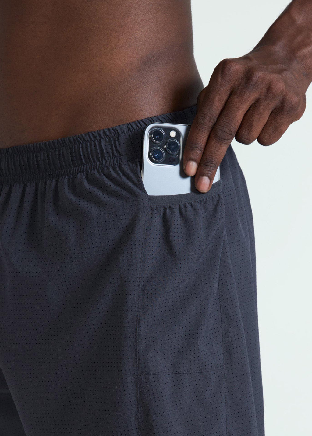 Short moyen avec poches pour hommes