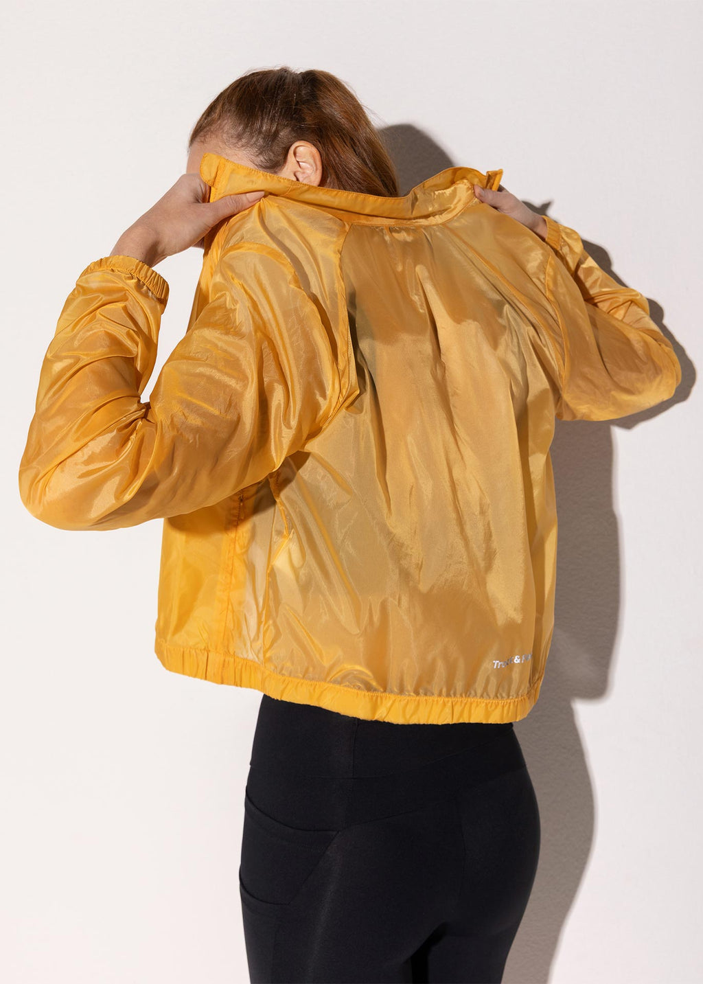 Kurz geschnittene Damenjacke