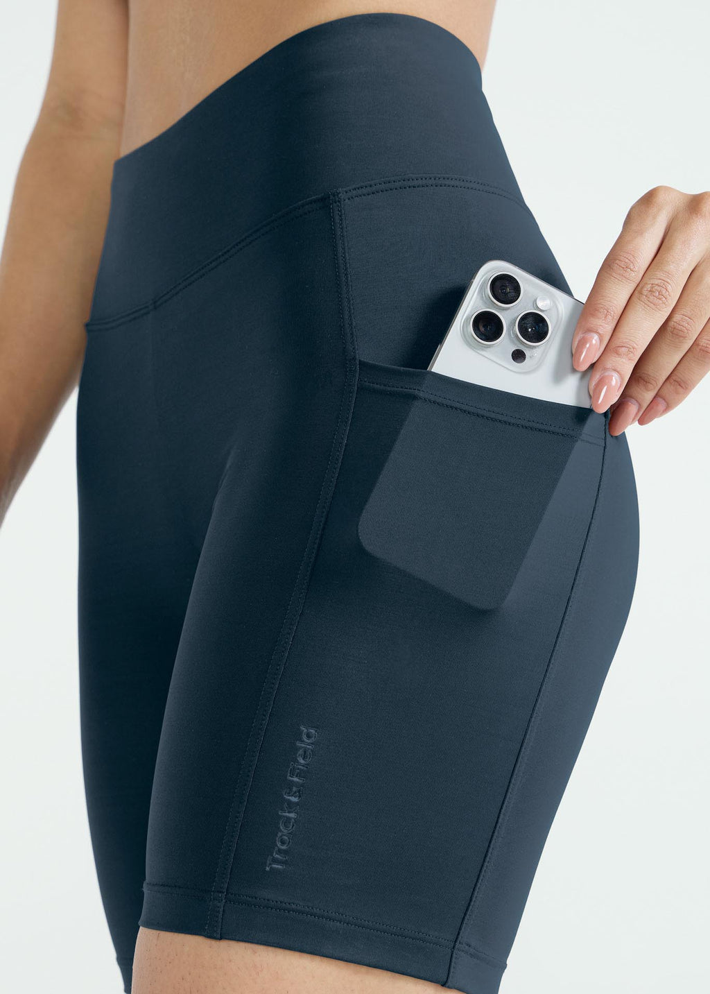 Damenshorts mit schmalen Taschen