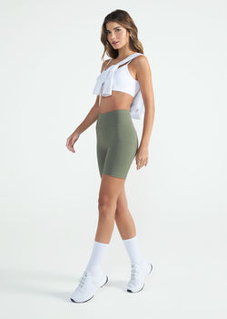 Damenshorts mit schmalen Taschen