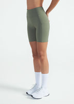 Damenshorts mit schmalen Taschen