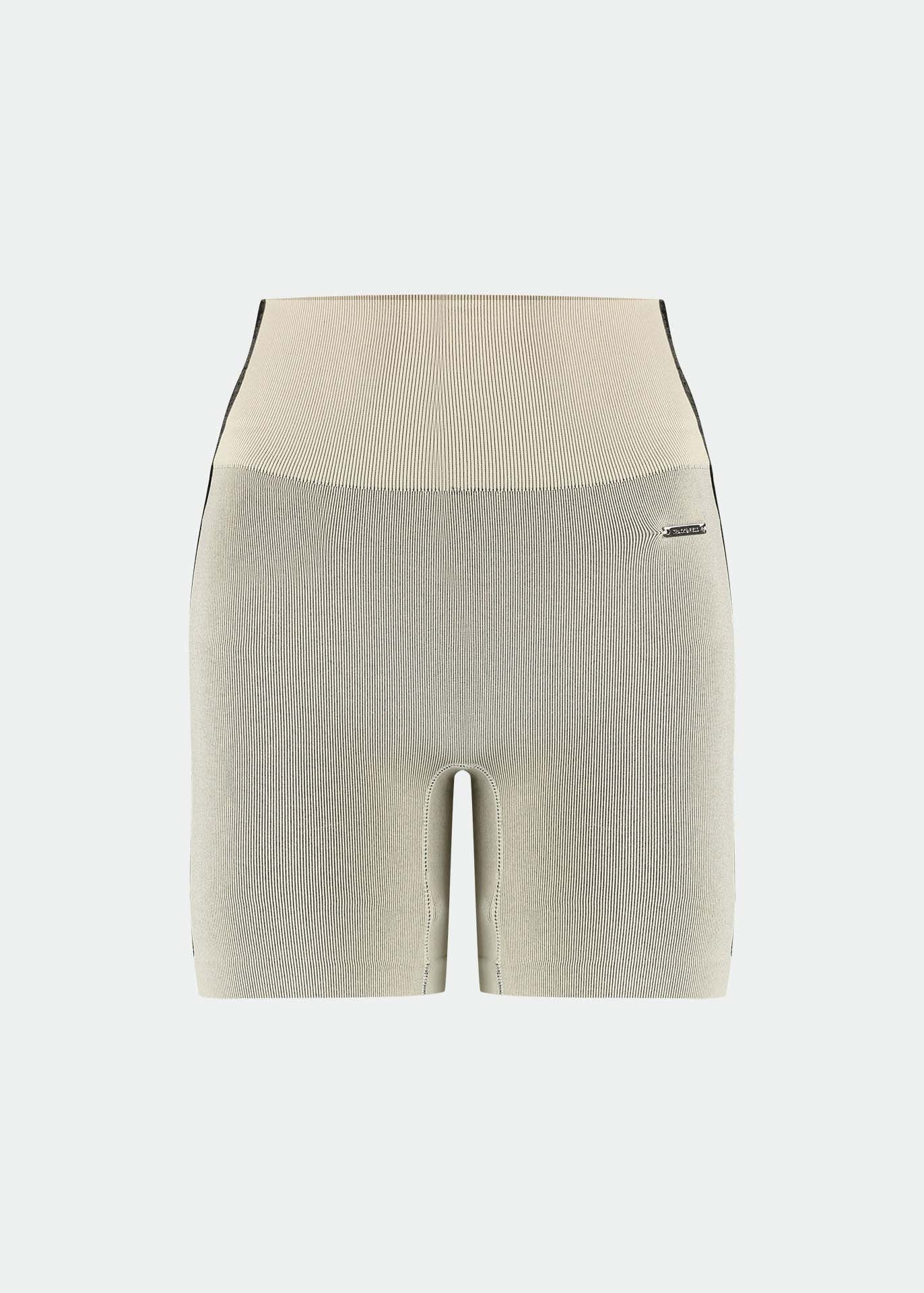Short slim à rayures cutanées pour femmes
