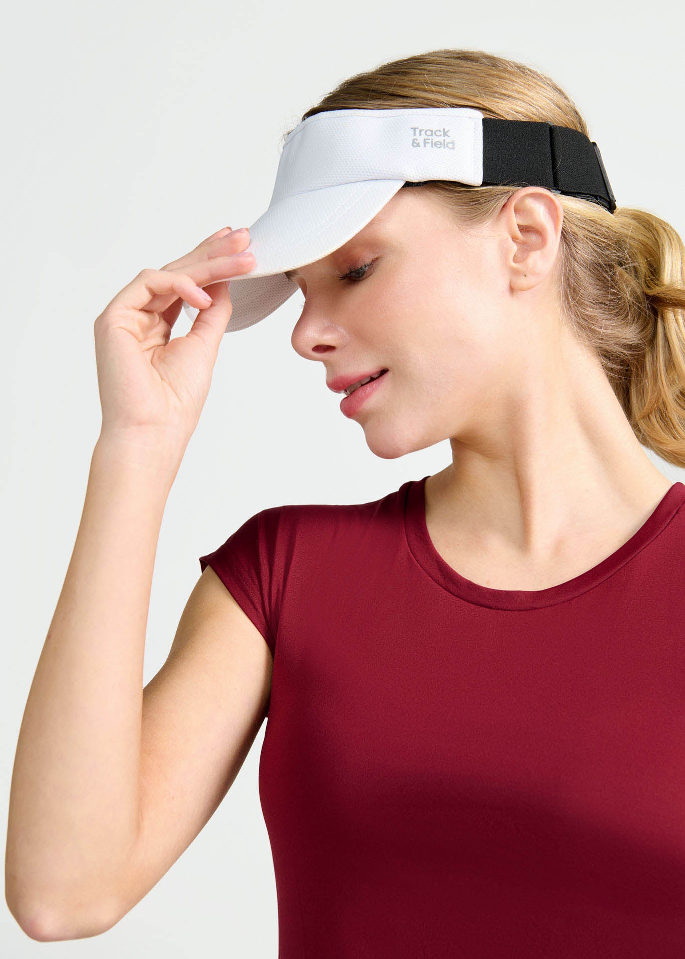 Visera de malla ajustable.