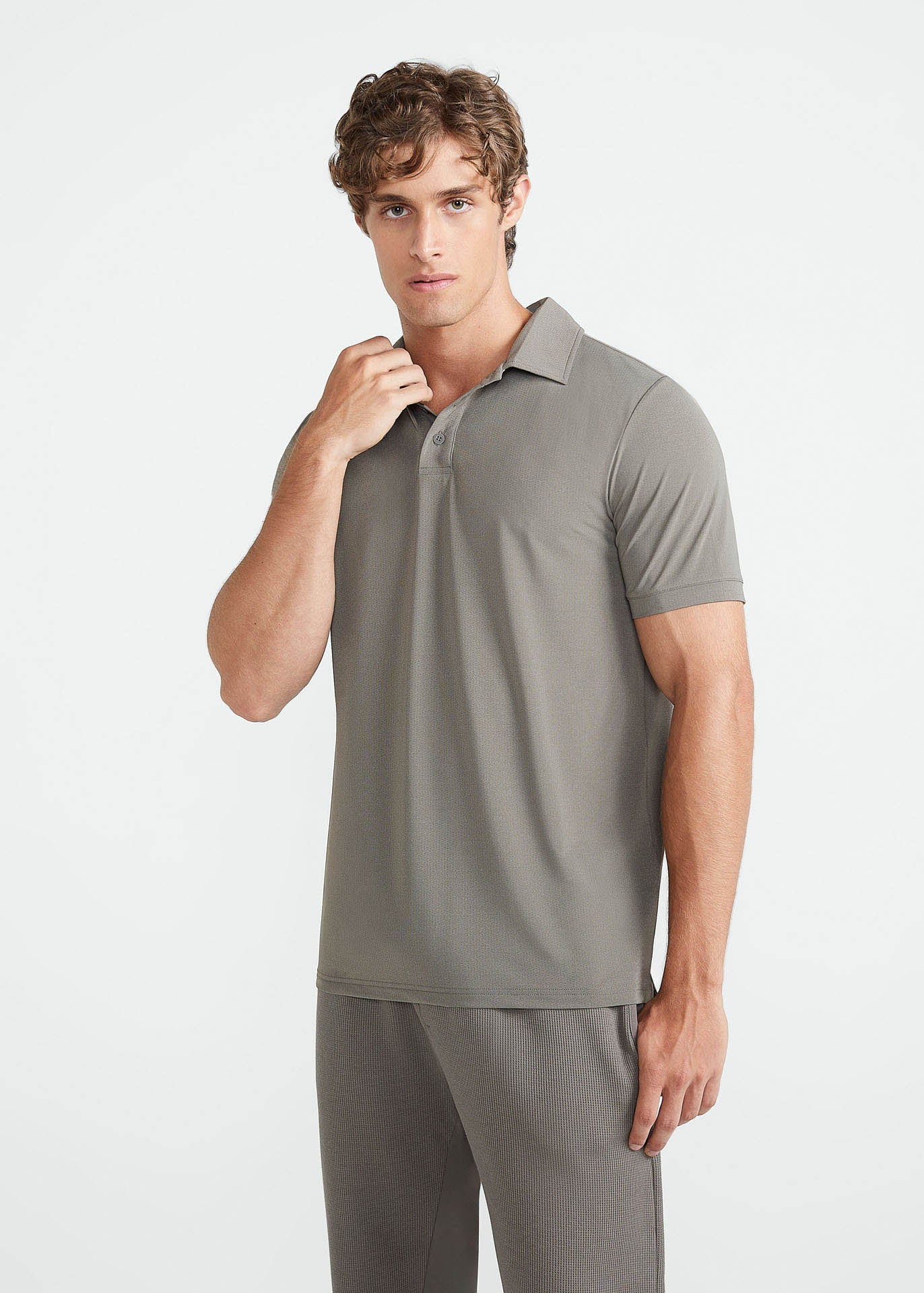 Polo delgado de manga corta para hombre